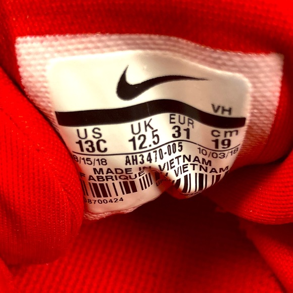 Nike boys red and gray lace up sneakers size 13 - Picture 3 of 3